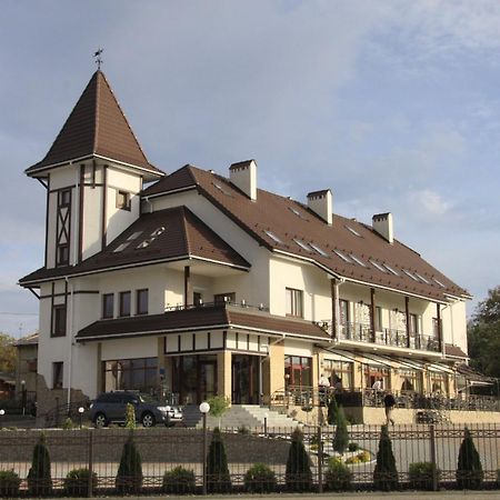 Status Hotel Malekhuv ภายนอก รูปภาพ