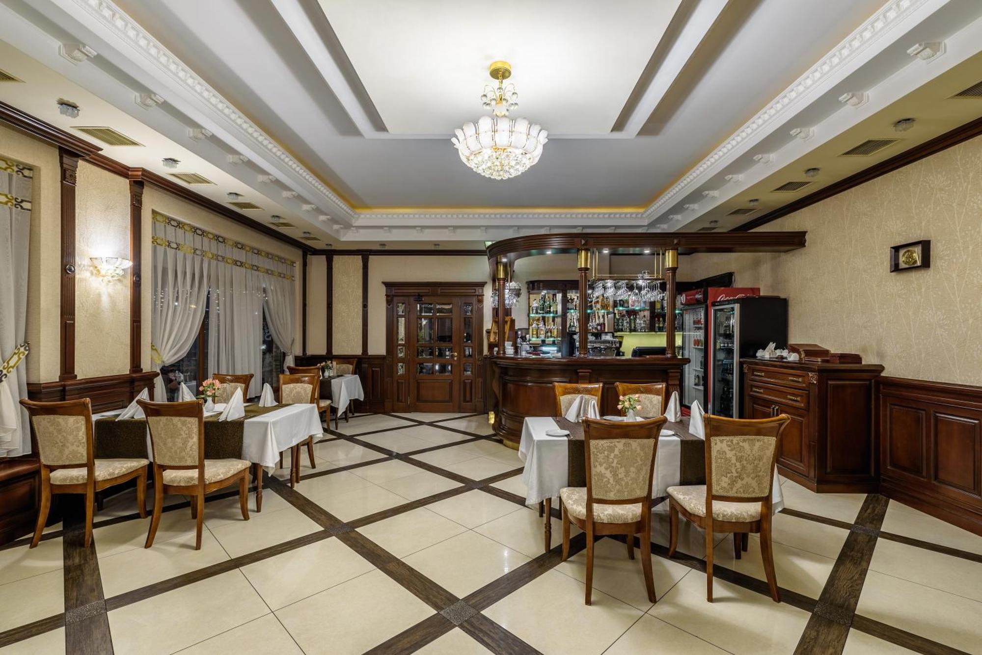 Status Hotel Malekhuv ภายนอก รูปภาพ