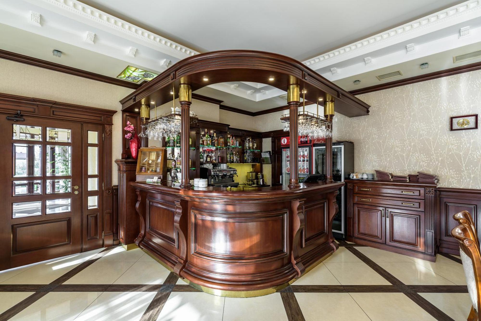 Status Hotel Malekhuv ภายนอก รูปภาพ