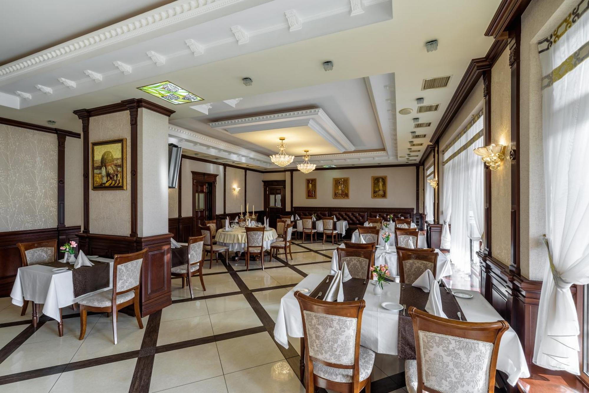 Status Hotel Malekhuv ภายนอก รูปภาพ
