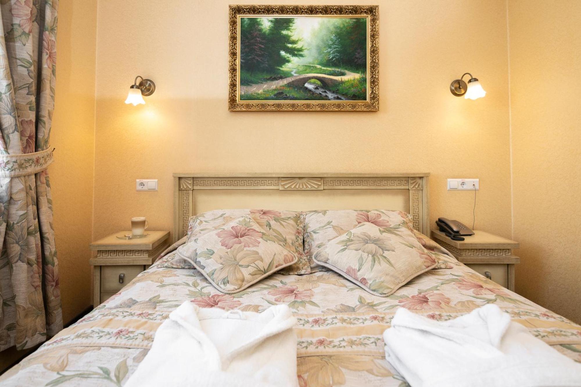 Status Hotel Malekhuv ภายนอก รูปภาพ
