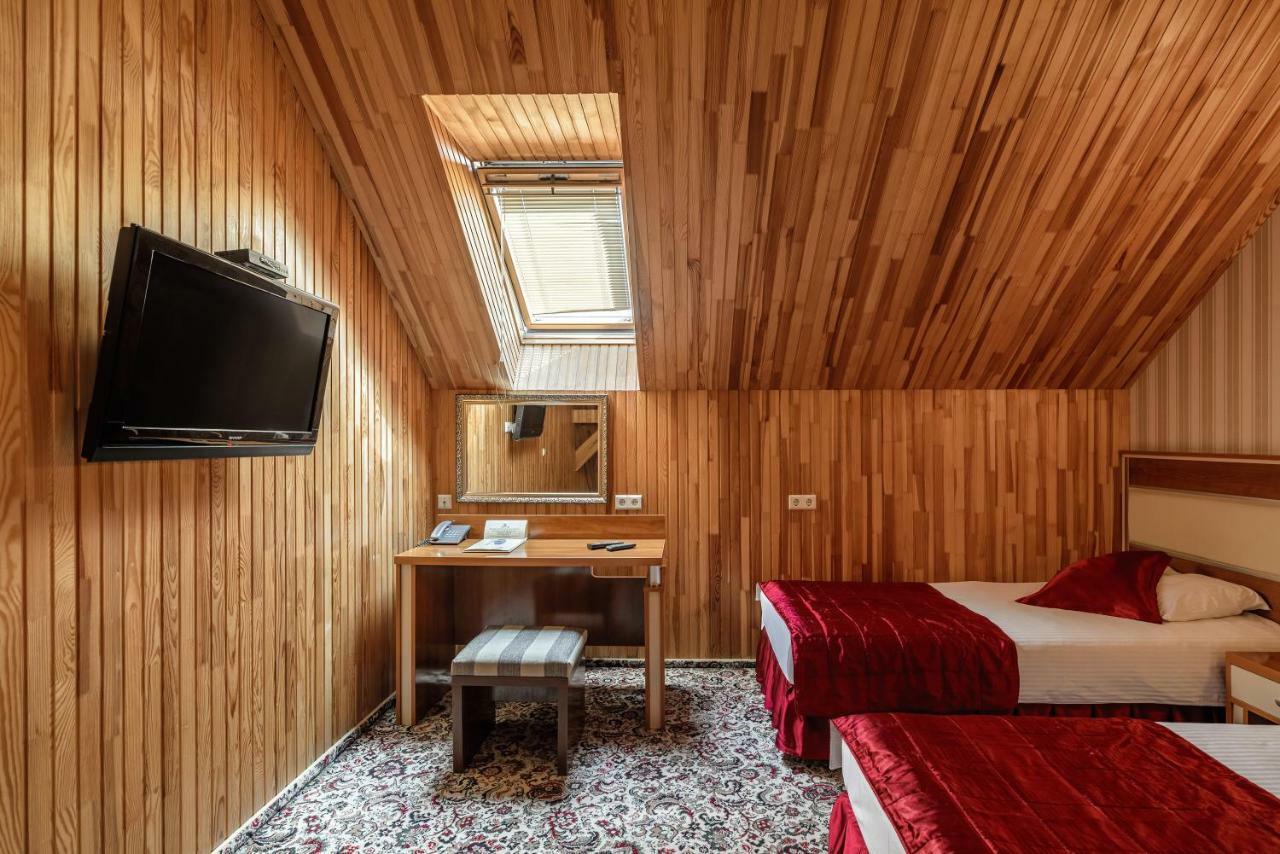 Status Hotel Malekhuv ภายนอก รูปภาพ