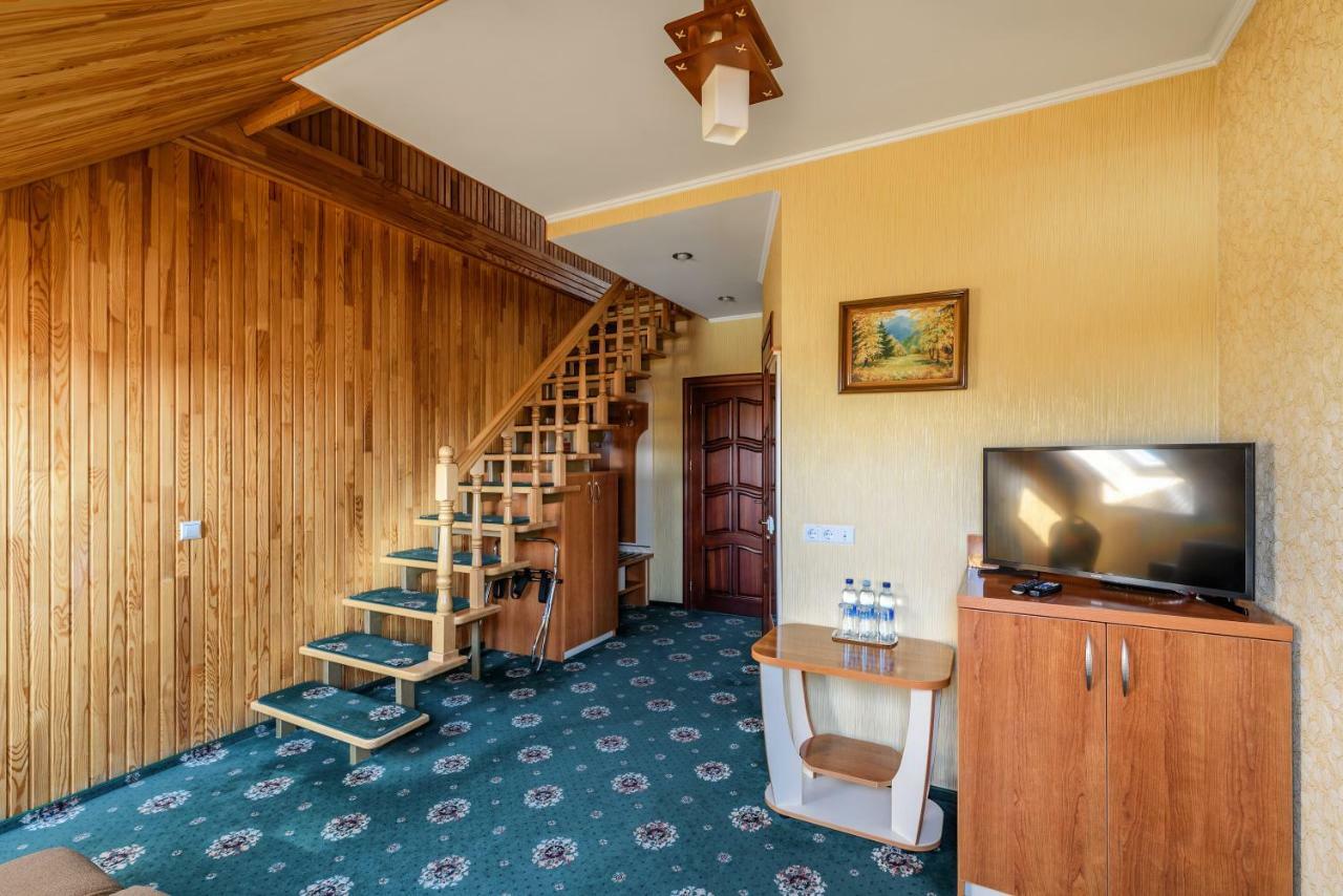 Status Hotel Malekhuv ภายนอก รูปภาพ