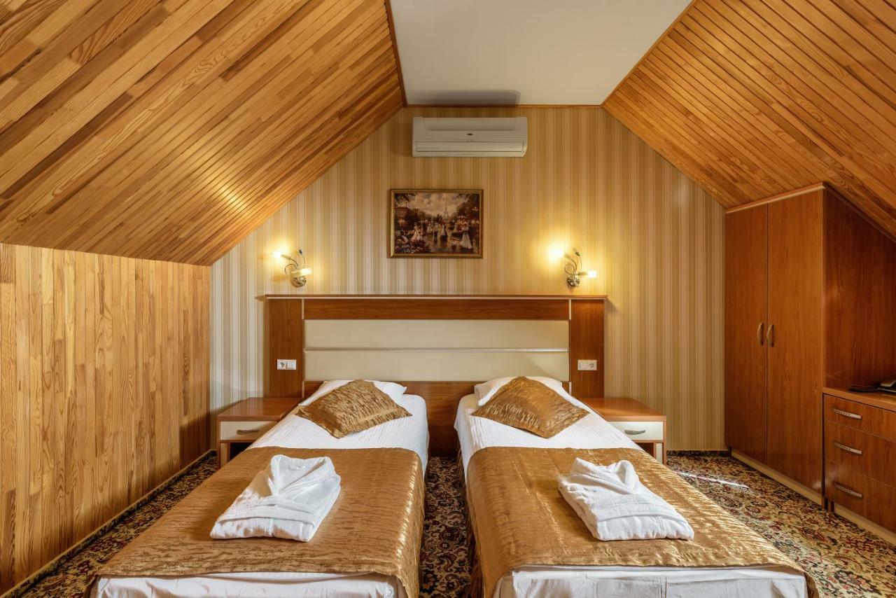 Status Hotel Malekhuv ภายนอก รูปภาพ