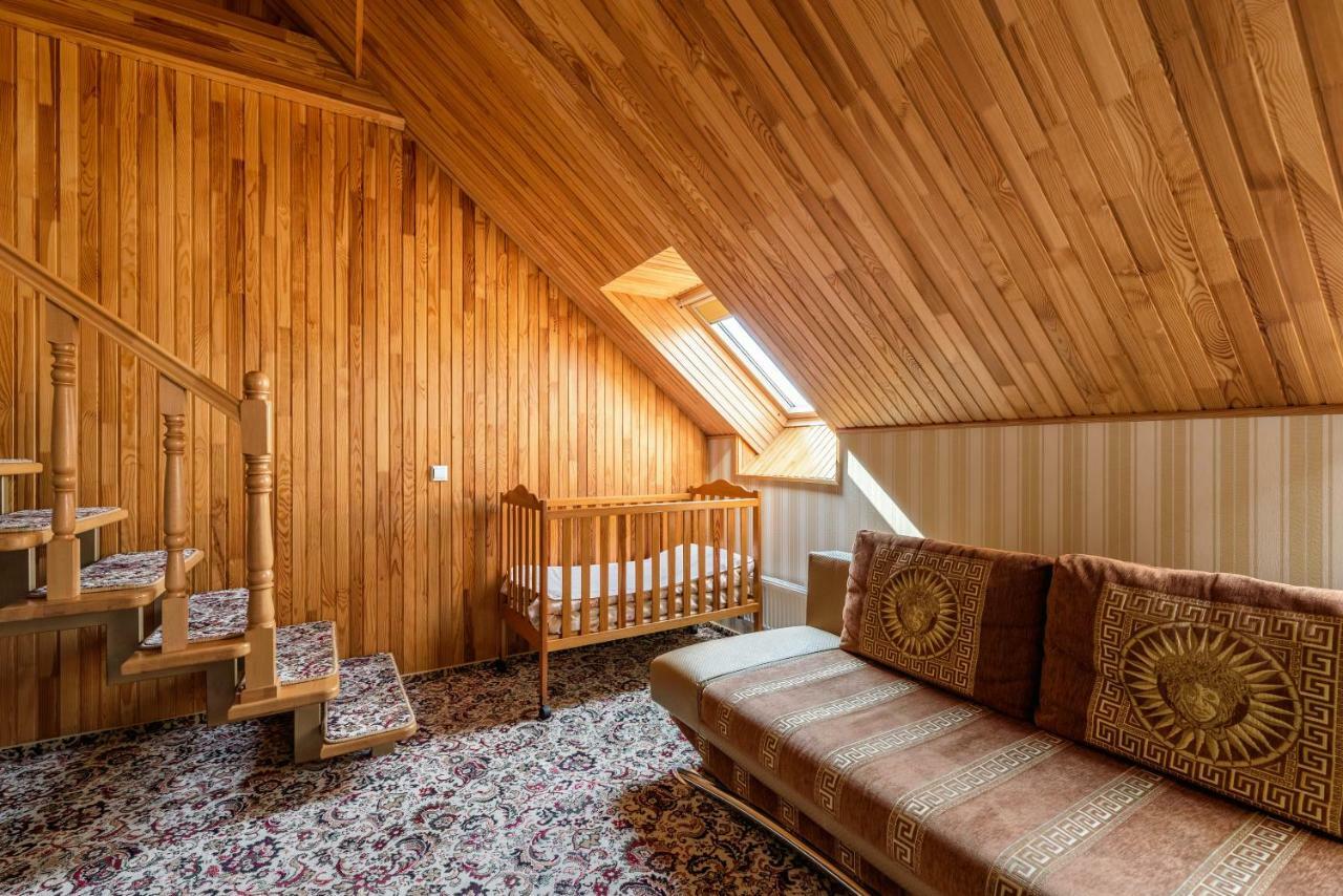 Status Hotel Malekhuv ภายนอก รูปภาพ
