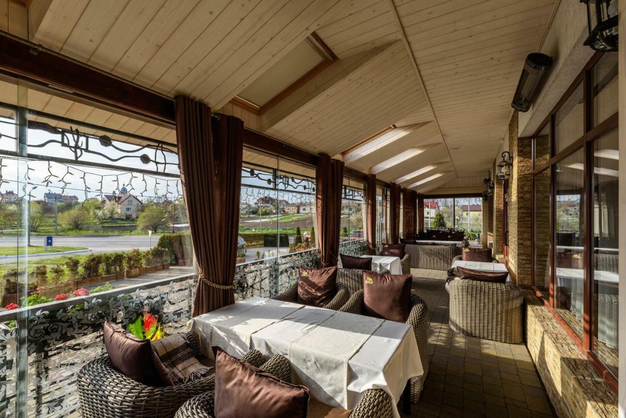 Status Hotel Malekhuv ภายนอก รูปภาพ